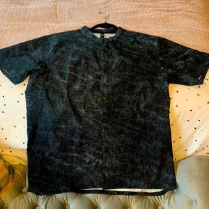 Mens’ Lululemon button down Lycra shirt. Excellent condition. XXL